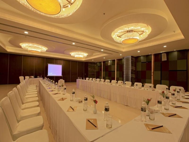 Goutham Grand Hotel - Tenali Vidzsajavádá Kültér fotó