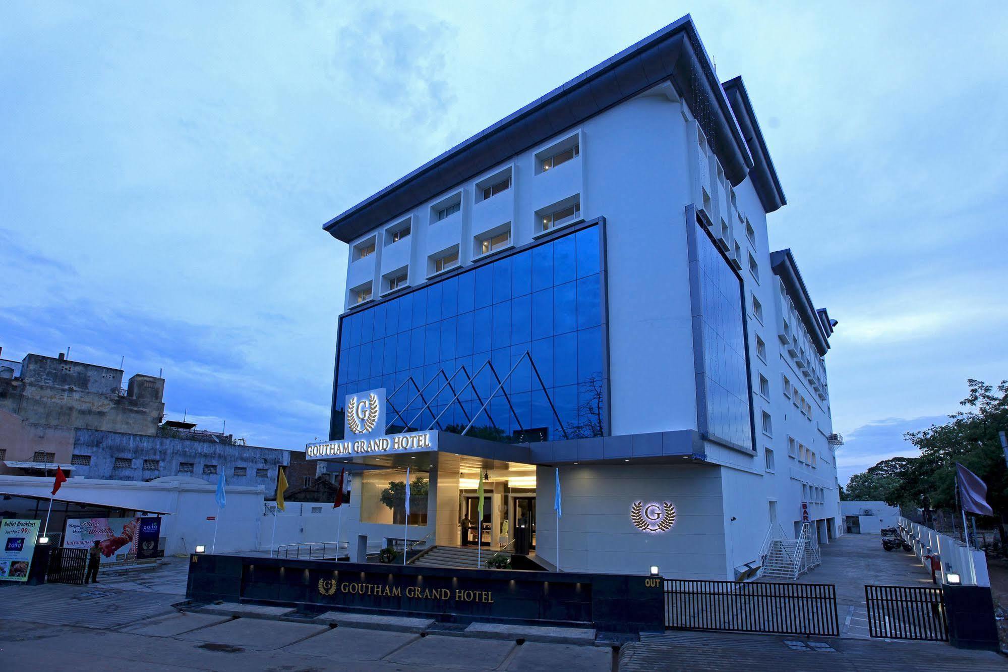 Goutham Grand Hotel - Tenali Vidzsajavádá Kültér fotó