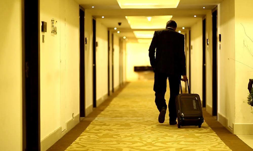 Goutham Grand Hotel - Tenali Vidzsajavádá Kültér fotó